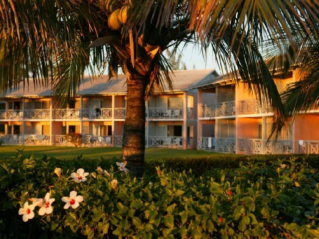 Viva Wyndham Fortuna Beach - Grand Bahamas - Cruise & Stay Viva Wyndham Fortuna Beach - Grand Bahamas - Cruise & Stay